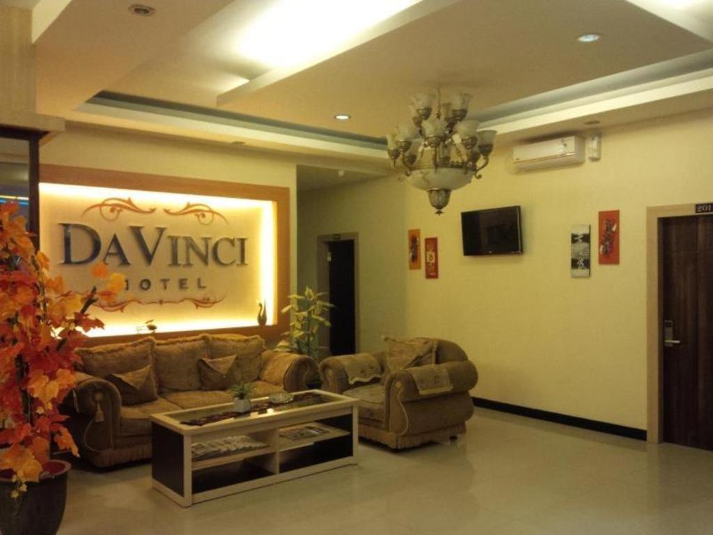 Hotel Davinci Kendari Buitenkant foto